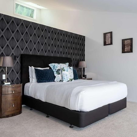 Papillon, A Relax It'S Done Luxury Holiday Home Queenstown Exterior photo